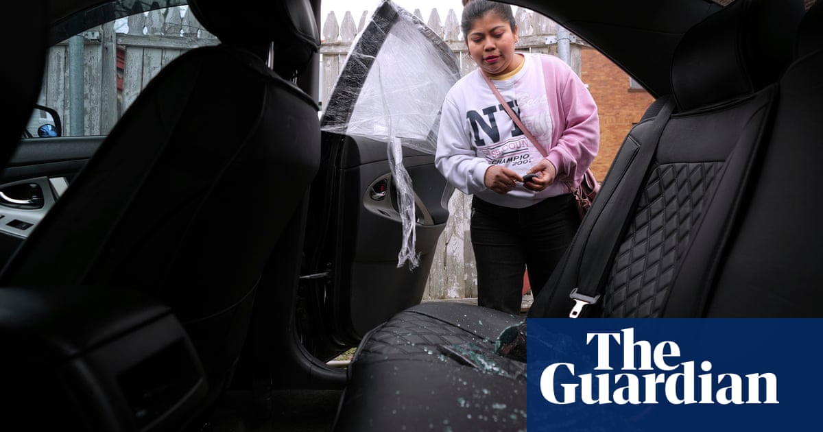 Video shows Ice agents smashing car window to detain asylum seeker