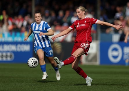 Gemma Bonner shoots during the 0-0 draw at Broadfield Stadium.