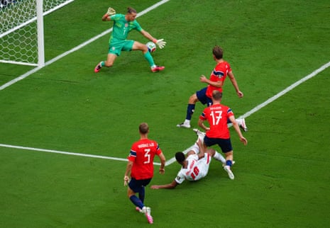 Jude Bellingham scores for England