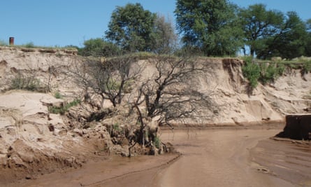 The Río Nuevo carves out a canyon.