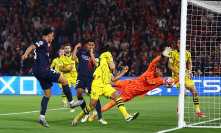 Warren Zaïre-Emery hits the post from close range at the start of the second half.