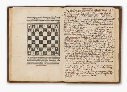 Illustration of chess board and pieces is on the left page, with handwriting filling the page on the right, perhaps in Latin