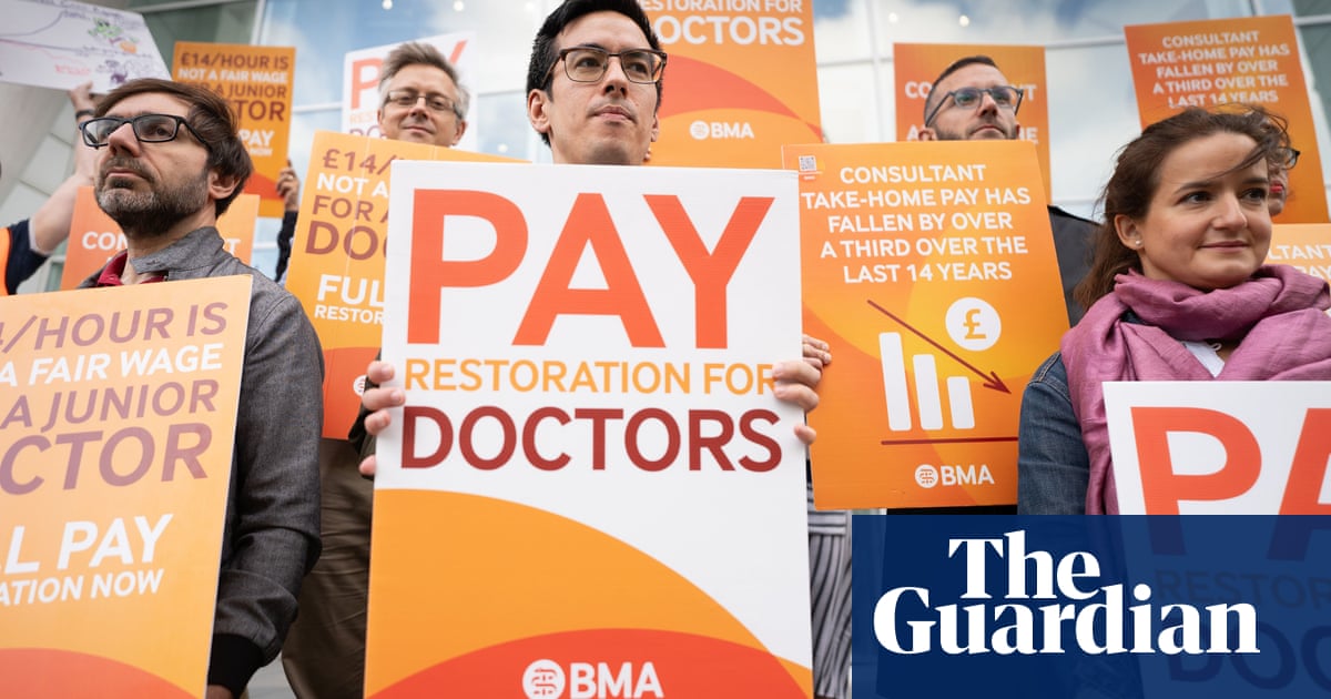 NHS consultants accept pay offer, ending year-long dispute with government | NHS