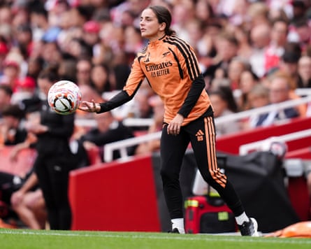 Renée Slegers throws a ball back on the pitch during the WomenâÂÂs Super League match between Arsenal and Crystal Palace
