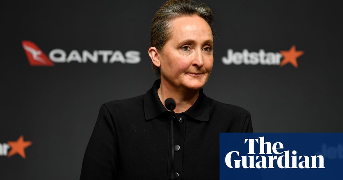 Qantas CEO ordered into mediation with union to decide compensation for sacked workers