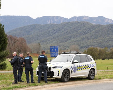 Dangerous' suspect who allegedly killed two officers escaped into bush alone and is believed to be 'heavily armed' – as it happened | Porepunkah shooting | The Guardian