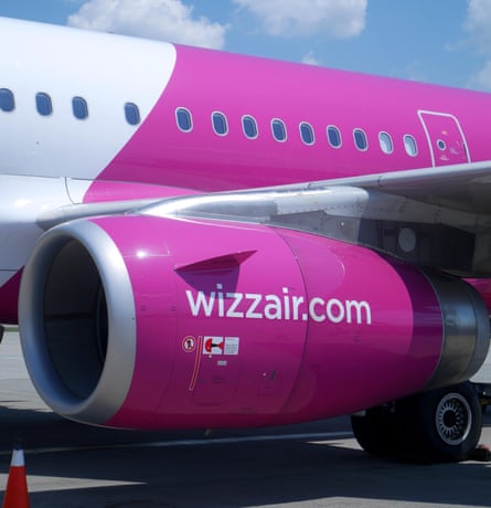 Wizz Air A320 200 na płycie lotniska Budapest Ferihegy Airport, Węgry