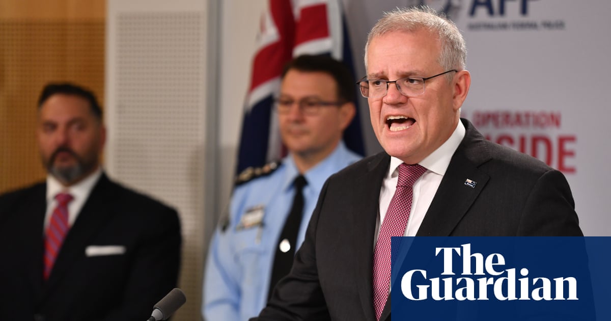 Hundreds of suspected organised crime figures in 18 countries have been arrested after US and Australian agencies hacked into an app used by criminals