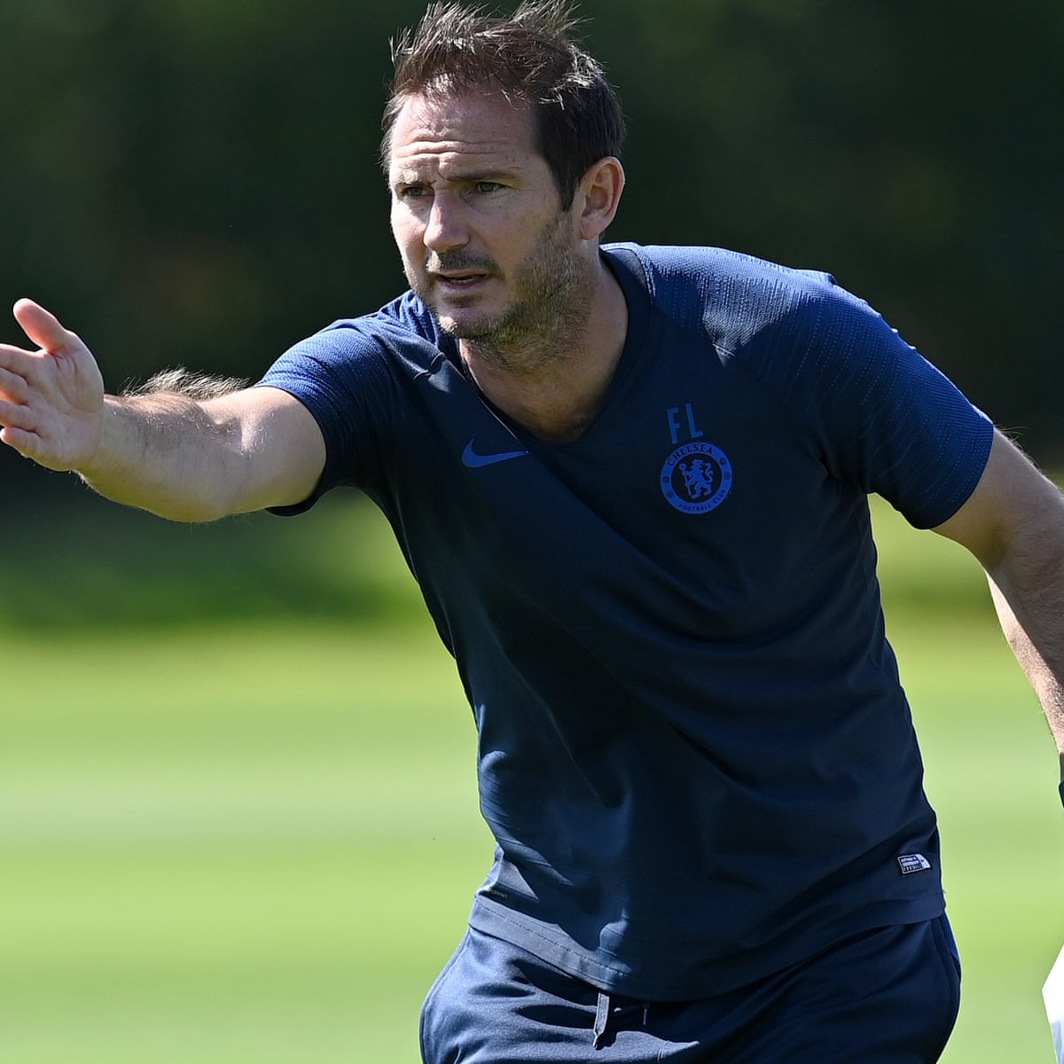 Chelsea S Frank Lampard Shrugs Off Silence From Roman Abramovich Football The Guardian