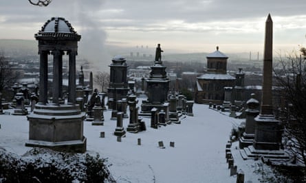 the glasgow necropolis under snow