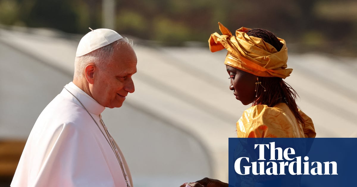 All of us are migrants, says pope as he rounds off tour of Spain in Tenerife