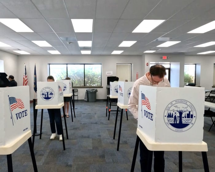 Democrats now favored in key midterm races that could give them control of US Senate, new projections find – US politics live