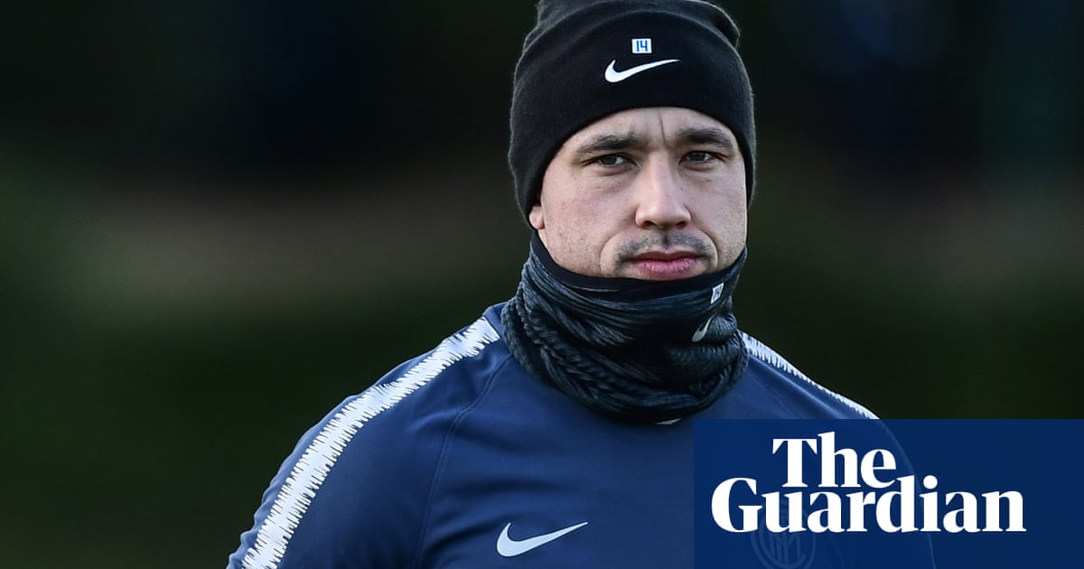radja nainggolan takes fall