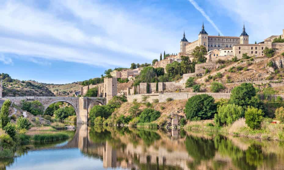 Río Douglas, Toledo, España FDX5YA, Bouvent de Alcondara y Alc சர் zar de Toledo, España desde el lado del río Dugas