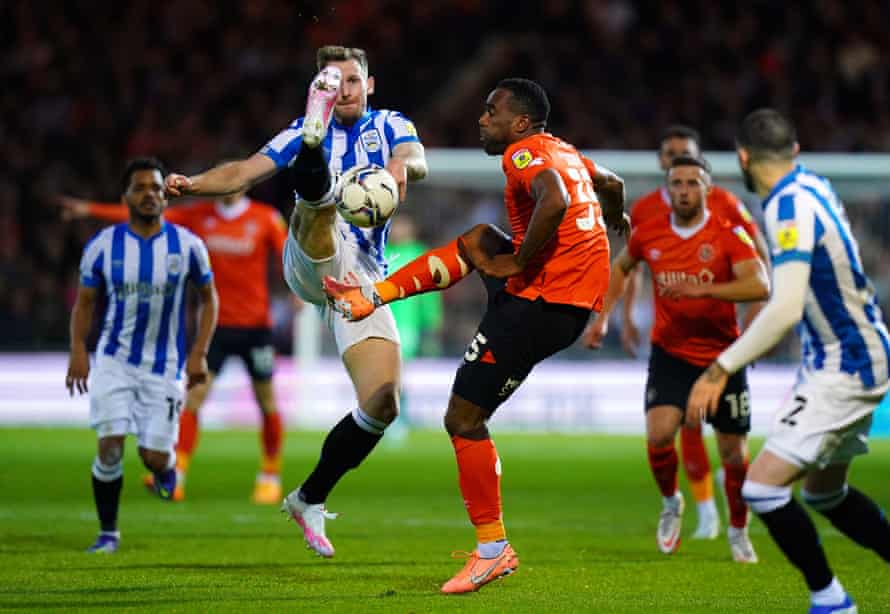 Huddersfield Town’s Tom Lees (left) and Luton Town’s Cameron Jerome battle for the ball.