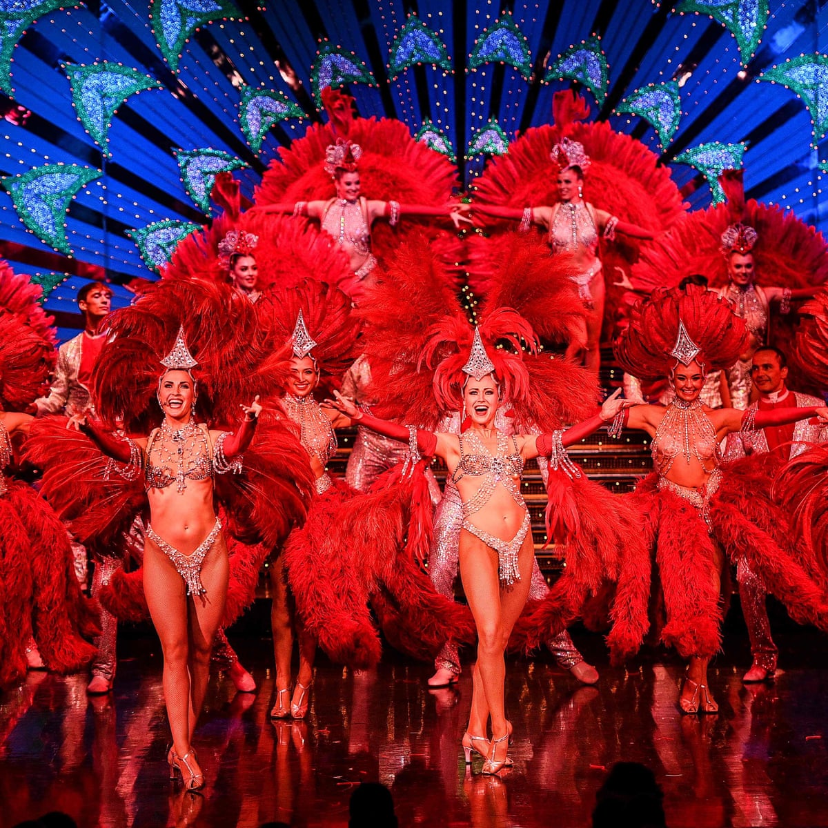 moulin rouge paris dress code for ladies What should you wear to go to the Moulin Rouge?
