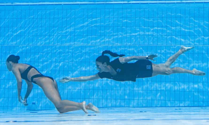 Coach Andrea Fuentes reaches out to save Anita Alvarez during the Budapest 2022 World Aquatics Championships.
