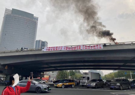 A protest banner on Sitong bridge, Beijing.
