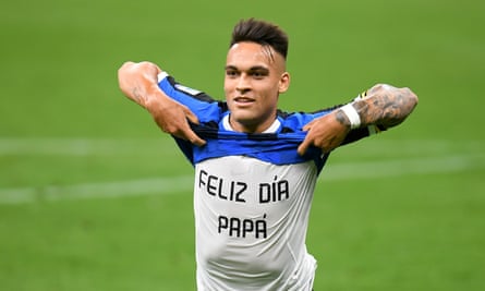 Inter’s Lautaro Martínez celebrates his goal with a Father’s s Day message for his dad.