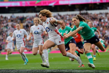 England’s Ellie Kildunne goes over to score during England’s 88-10 rout of Ireland last year.