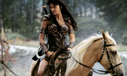 Lucy Lawless riding a horse in Xena costume
