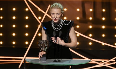 Cate Blanchett with her award for Tár.