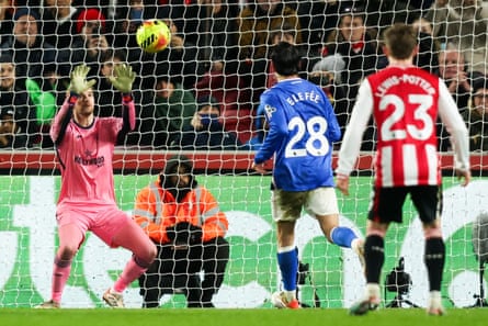 Enzo Le Fée sees Caoimhín Kelleher fail to be moved by his attempted panenka penalty