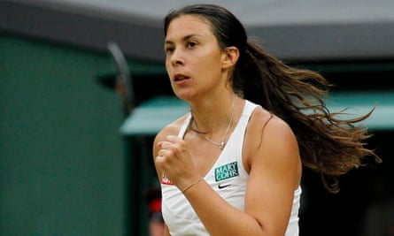 Marion Bartoli fist pumps during a game