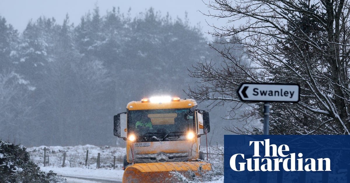 Bitterly cold weather expected in UK as up to 10cm of snow settles in some areas