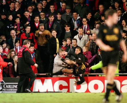 Eric Cantona delivers a kung fu kick to a Crystal Palace fan in 1995.