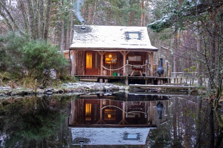 On the wilderness weekend in the Cairngorms, guests stay in cabins
