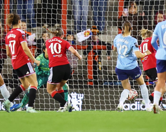 Terland strikes late as United end Manchester City’s winning start in WSL