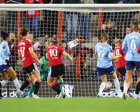 Elisabeth Terland thrashes home the loose ball to earn Manchester United a point against their city rivals