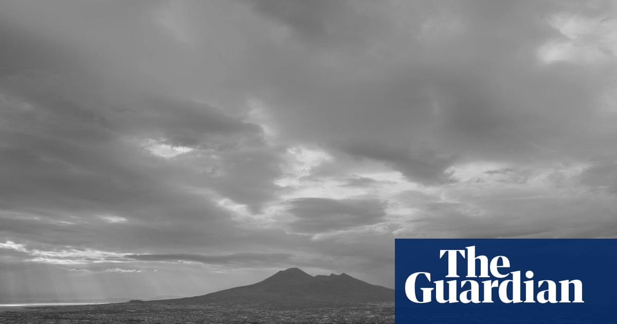 ‘Was that an earthquake?’ Italy’s great psycho-geographer tackles the Vesuvius-haunted Naples tourists seldom see