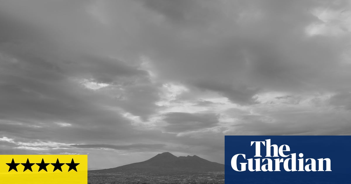 Below the Clouds review – a ghostly yet luminous cinematic mosaic of Naples crowns a superb trio