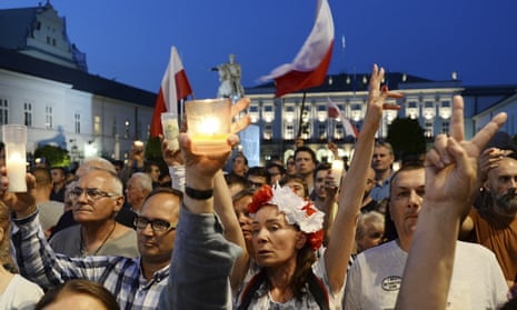 Protesters in front of the presidential palace in Warsaw