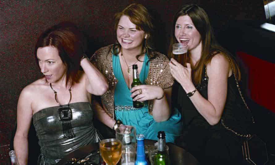A scene from Pulling with the three women flatmates in a pub, laughing and drinking