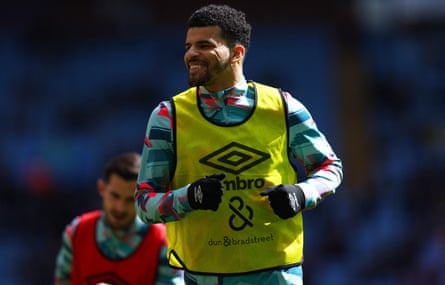 Dominic Solanke warming up