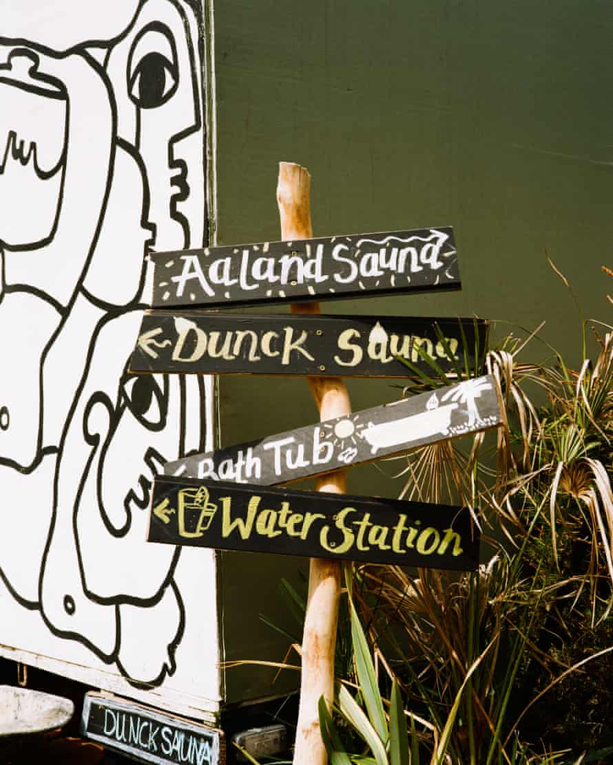Hackney Wick Sauna Signpost