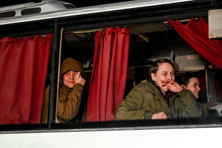 En Zaporizhzhya, sureste de Ucrania, se entrevistó a mujeres que fueron liberadas del cautiverio.