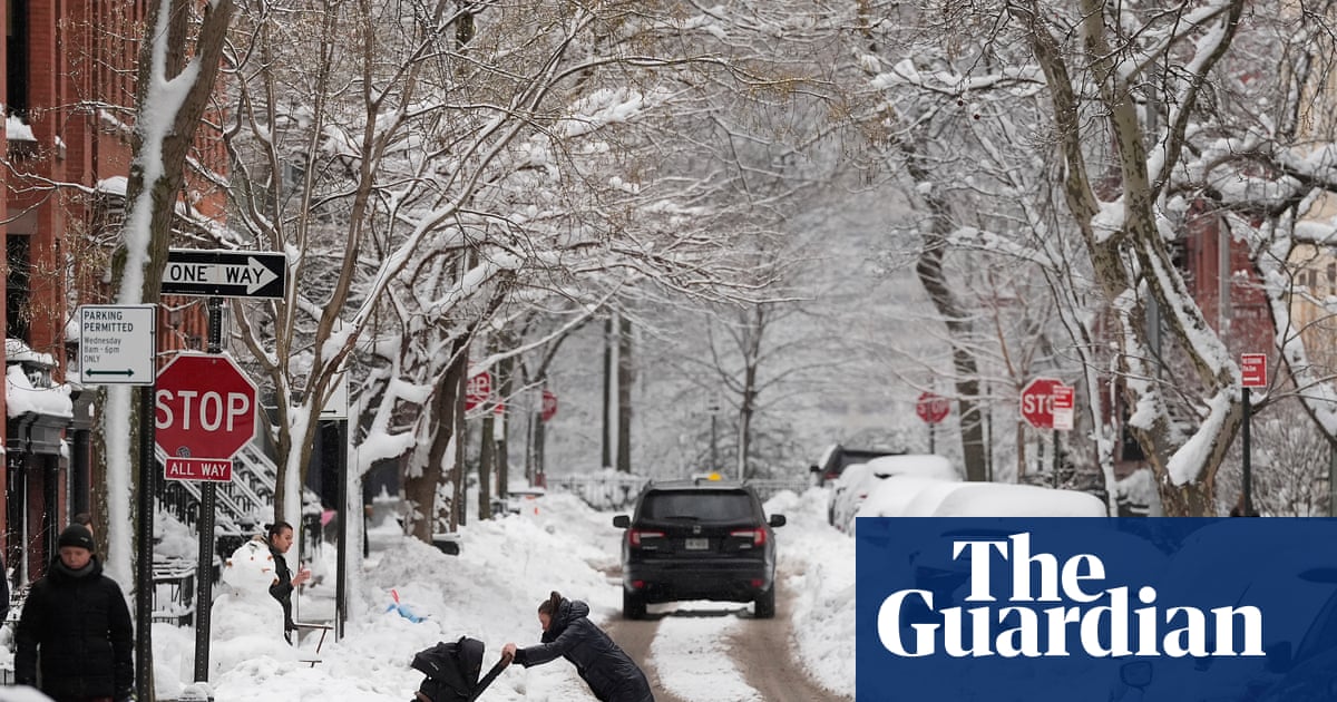 Weather tracker: US cities close schools and cancel flights amid heavy snowfall