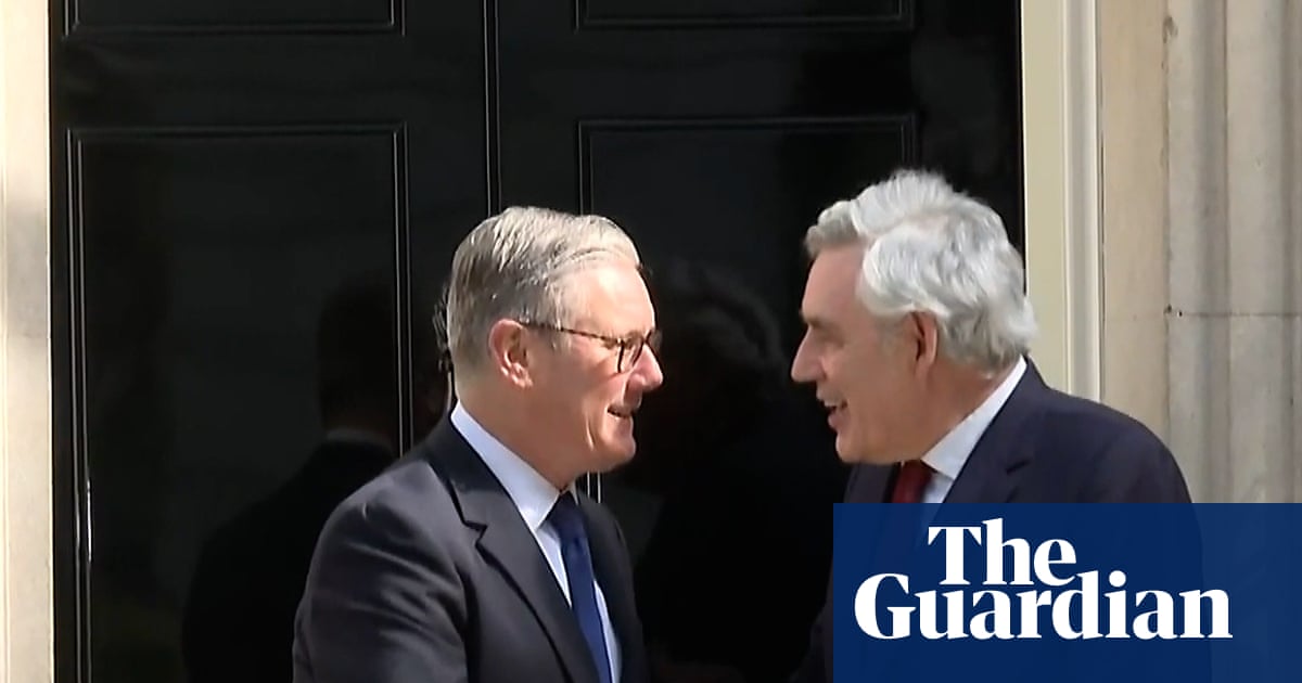 Starmer brings in Gordon Brown and Harriet Harman to ease pressure on him to resign