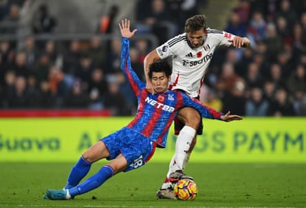 Sander Berge outmuscles Palace’s Daichi Kamada