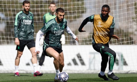 Karim Benzema (izquierda) y Antonio Rudiger en un entrenamiento
