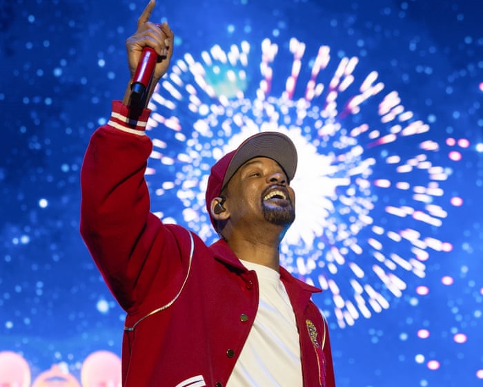Will Smith review – post-slap tour has shoutalongs, self-help sermons and a touch of David Brent