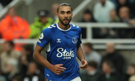 Recently returned from injury, Dominic Calvert-Lewin starts at Goodison Park for the first time this season.