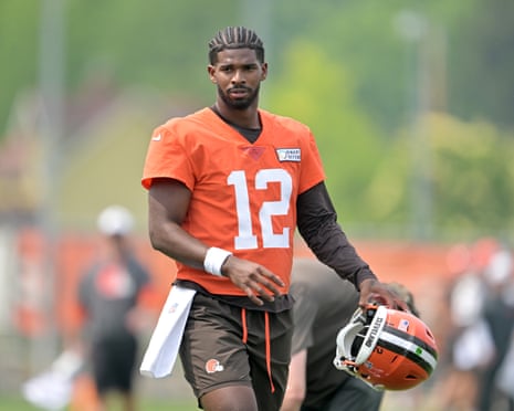 Browns remain uncommitted on Shedeur Sanders despite Joe Flacco exit |  Cleveland Browns | The Guardian