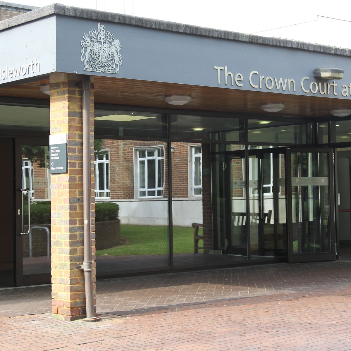 Barristers Accuse Moj Of False Economies In Crown Court Backlogs Law The Guardian