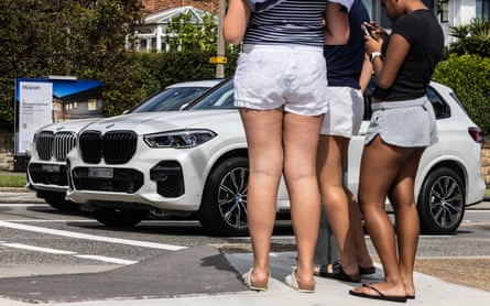 SUV cars ion Nw South Head Rd, Rose Bay, Sydney February 2025.