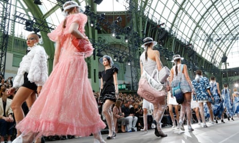 Lagerfeld retains Coco Chanel strengths in Paris fashion week
